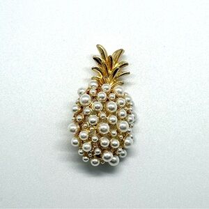 Elegant Gold and Pearl Pineapple Brooch